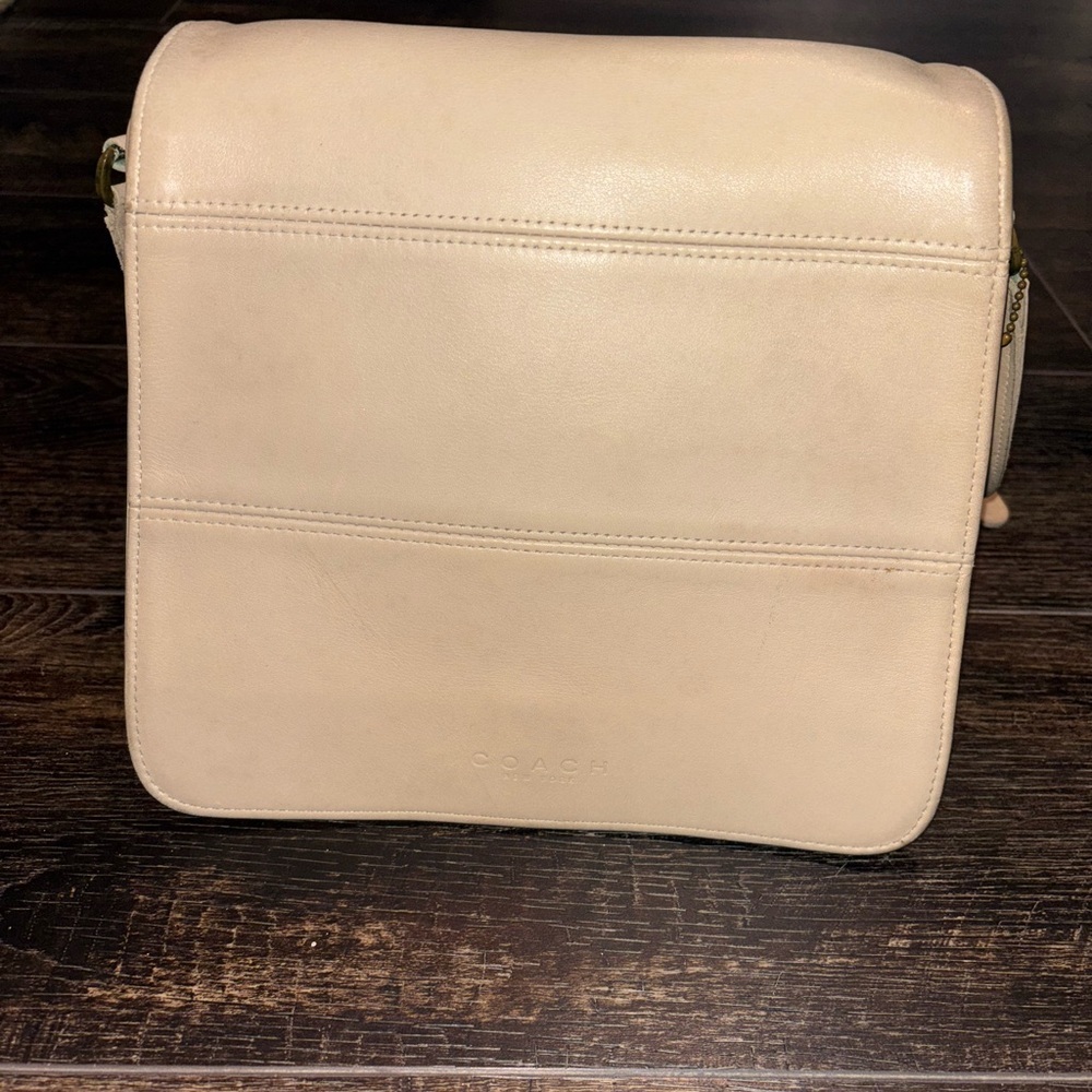 Vintage COACH Tribeca 9092 Beige Leather Flap Shoulder Bag- 1998 - Picture 4 of 8